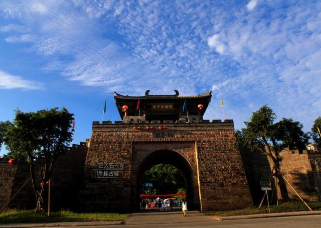 神龙山巴人石头城，广安四大著名的旅游景点是哪些呢