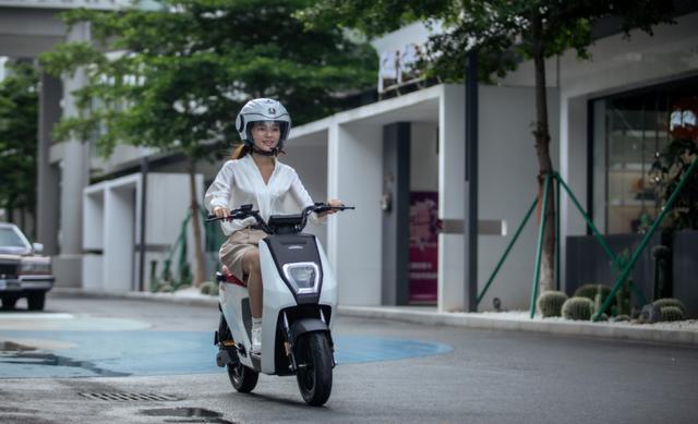 电动车不能载人吗，关于电动车载人新规定（电动车违法载人“驶”不得）