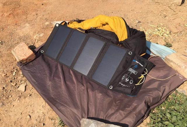 旅行充电器怎么使用教程，户外驴友充电怎么解决