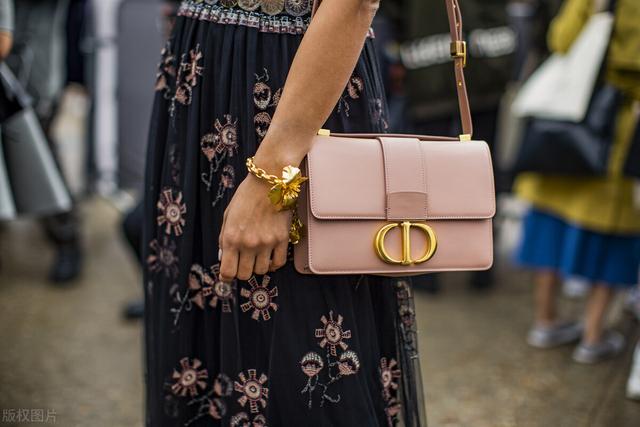 粉色配黑色好看么，粉色如何和黑色搭配（那是你不会搭配）