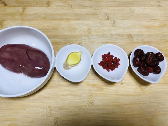 猪腰子怎么切腰花，怎么切猪腰花和做腰花汤（味道不输餐馆大厨）