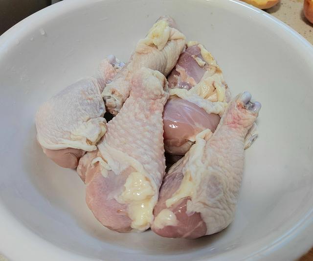 红烧鸡腿怎么做，红烧鸡腿怎么烧好吃又嫩