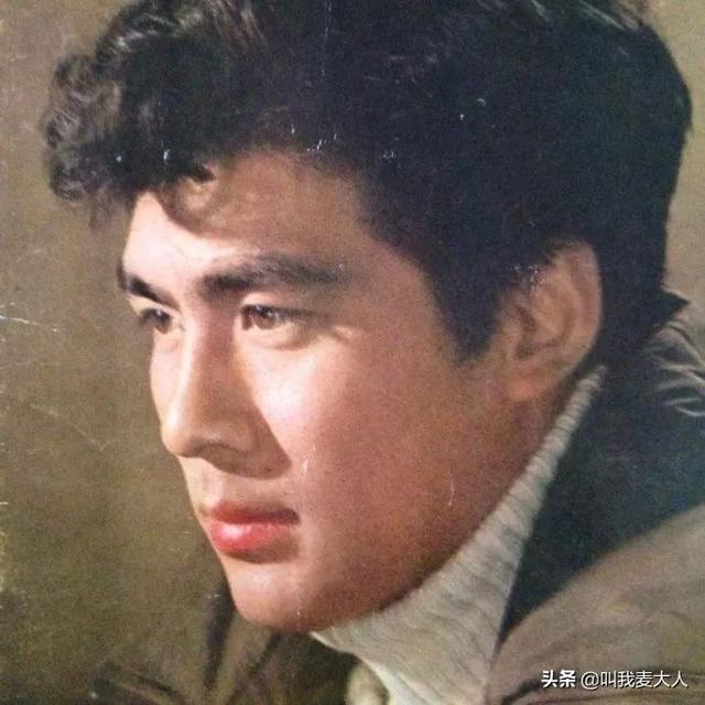 朱时茂春晚最新消息，与旗袍美女饮酒红光满面