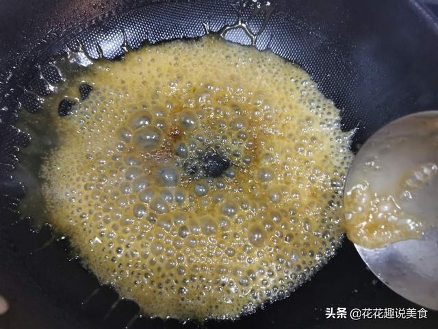 炒糖色用油还是水，炒糖色用油方法