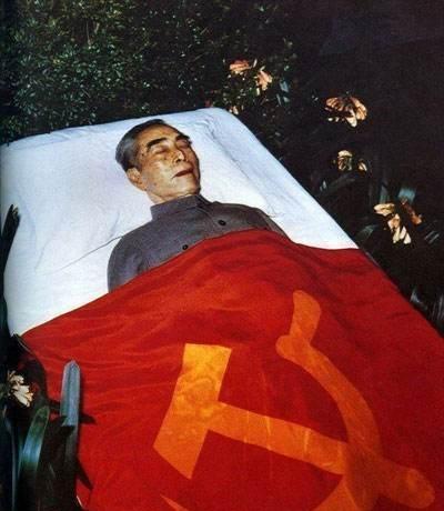 邓大姐失声痛哭，邓大姐失声痛哭