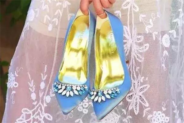 女婚鞋什么牌子好，备婚狂们疯狂加购的婚鞋都在这儿了