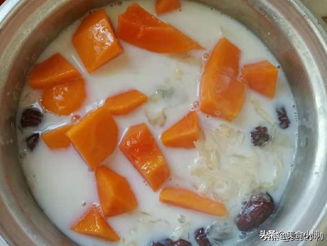 木瓜炖银耳如何制作，一块木瓜一把银耳