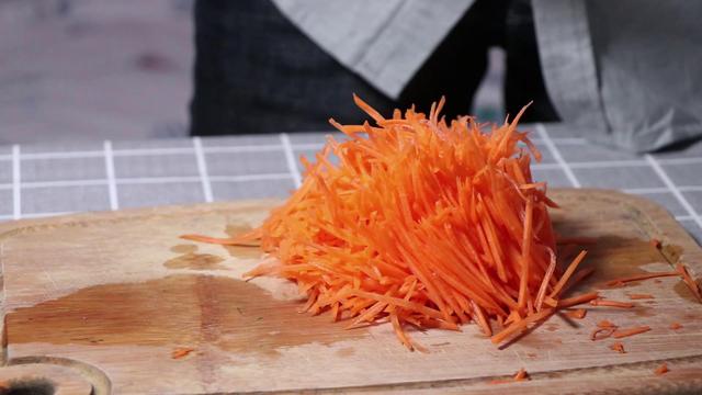 凉拌胡萝卜丝的正确做法，凉拌胡萝卜丝的做法
