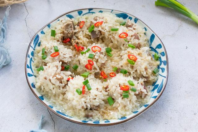 腊排骨炖什么好吃，腊排骨里面炖什么最好窍门（中国传统文化中的一道美食）