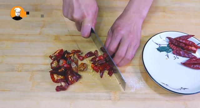 川菜水煮酸菜鱼片做法，鱼片先放盐还是后放盐