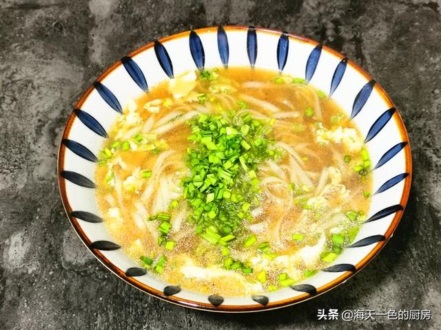 如何用最简单的食材做一碗面，煮碗面最省时间