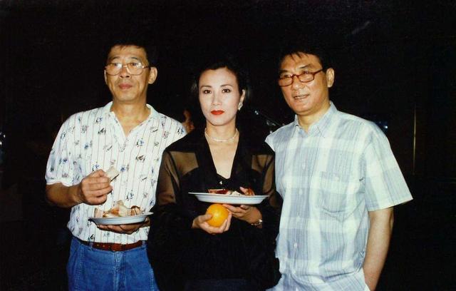 51岁郭可盈晒全家生活照，父亲有百亿身家