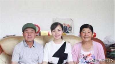 王二妮家人现在怎么样，王二妮全家照父母质朴