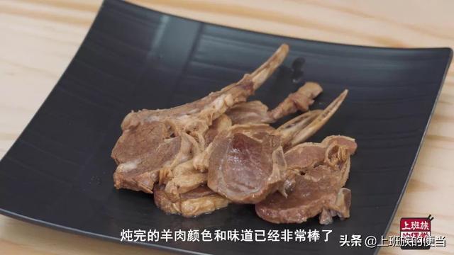 家庭烤羊排的做法，家庭版烤羊排做法味道太鲜美了（皮酥肉嫩的家庭版烤羊排）