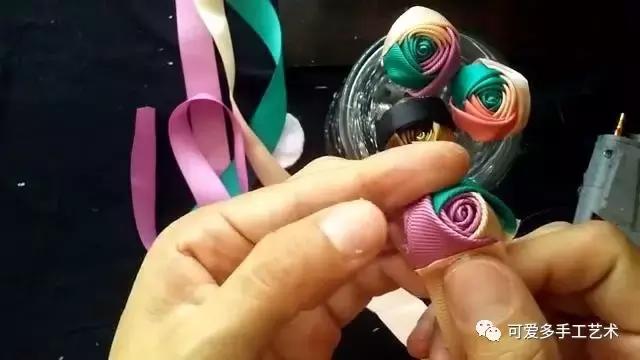 三色丝带玫瑰花朵做法大全，浪漫酷炫的三色丝带玫瑰