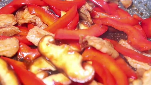 香菇炒肉怎么炒好吃，香菇炒肉怎么做最简单
