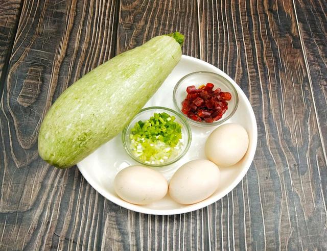 蚝油西葫芦炒鸡蛋怎么做，西葫芦炒鸡蛋鲜美可口