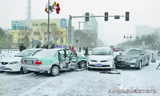 雪天行车安全注意事项，雪天安全行车注意事项有哪些（雪天出行请注意行车安全）