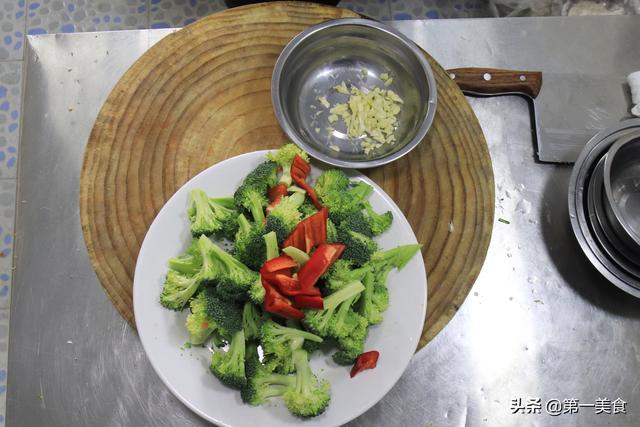 蒜蓉西兰花做法超级简单易学，厨师长教你做家常蒜蓉西兰花