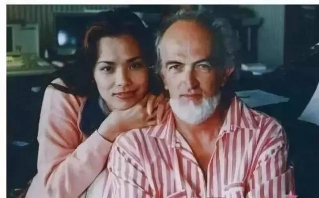 59岁韦唯现身模样大变，韦唯20年情路坎坷