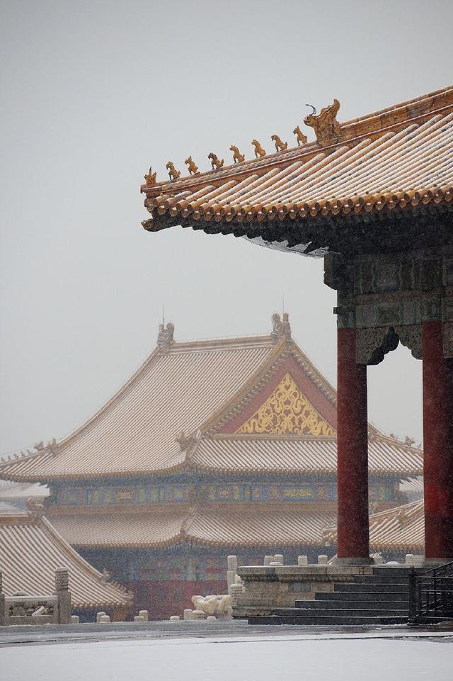 故宫初雪一夜梦回紫禁城，故宫初雪吸引了无数人