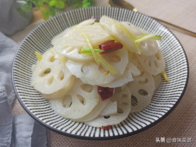 凉拌莲藕怎样又白又脆，凉拌藕片怎么做才会又脆又白（藕洁白脆嫩不发黑）