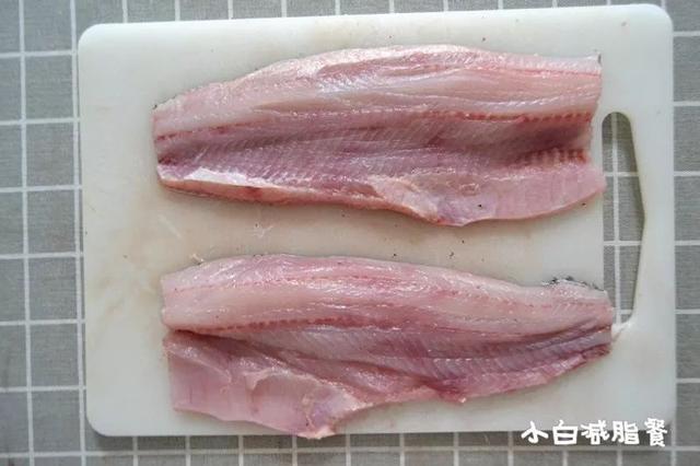 花斑鱼怎么做好吃，花斑鱼切片怎么做（加盐和料酒就错啦）