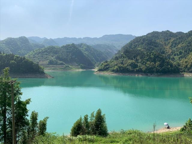 电气化铁路风景，绿巨人高原飞驰丨100秒看西藏拉林铁路沿途美景