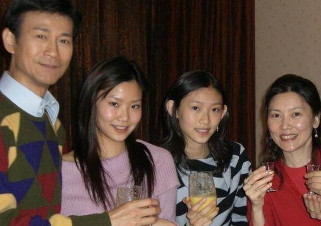 郑少秋三妻四女命运大不同，郑少秋和他四个女儿