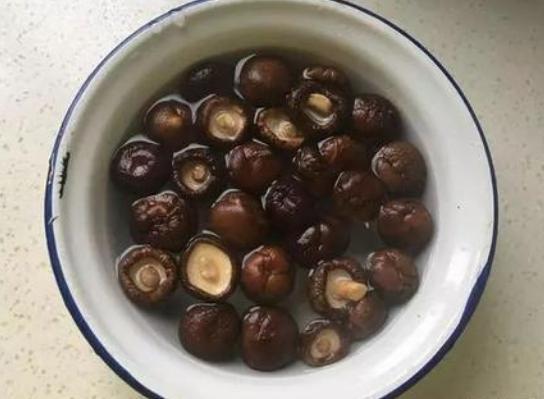 香菇怎么洗才干净，正确洗香菇的方法