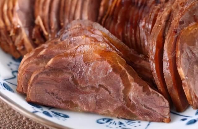 酱牛肉的正确做法，家常酱牛肉的正确方法与配料（这盘酱牛肉，秒杀一切熟食店）