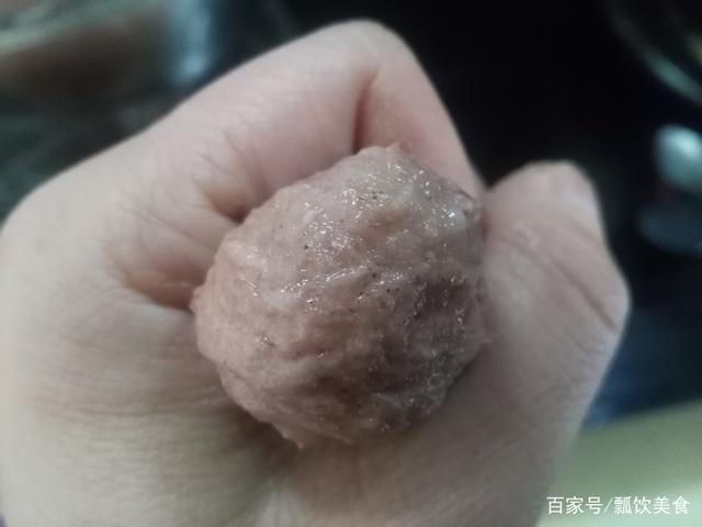 牛肉丸的制作方法，如何做出来的牛肉丸好吃（家庭版制作Q弹的牛肉丸）
