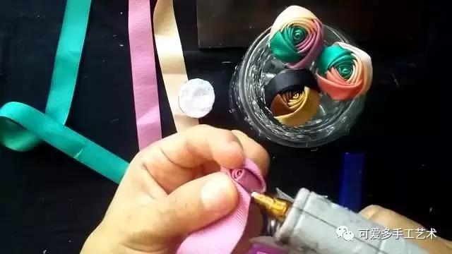 三色丝带玫瑰花朵做法大全，浪漫酷炫的三色丝带玫瑰