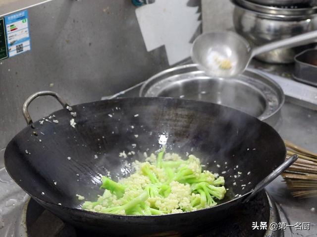 蒜香花菜家常做法大全窍门，大厨教你蒜茸有机花菜的家常做法