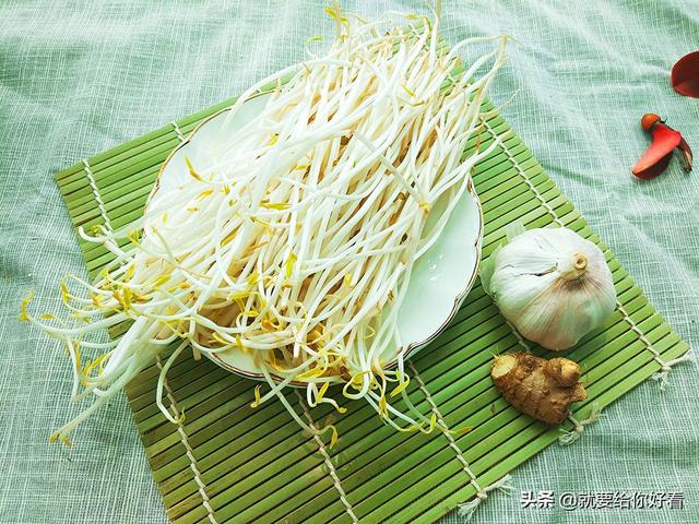 在家自己如何炒绿豆芽，家常清炒绿豆芽