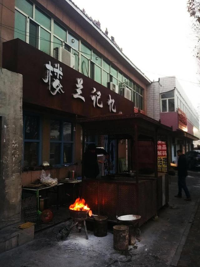 乌鲁木齐二道桥馕坑肉哪里好吃，乌鲁木齐这几家馕坑肉