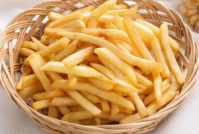 炸薯条的家常做法只需要五分钟，炸薯条的家常做法