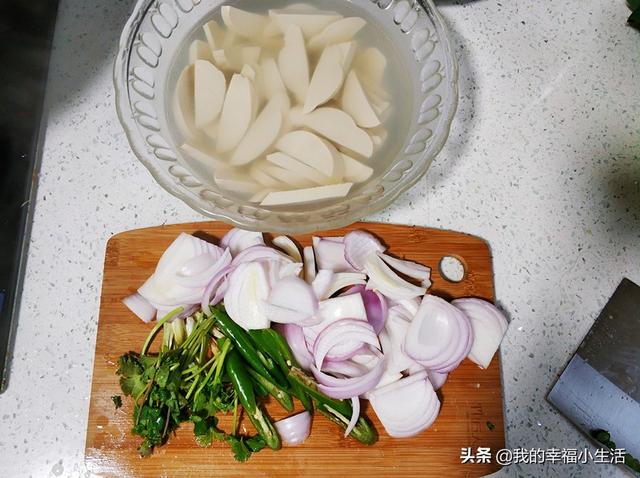 情人节送男友什么80后夫妻过情人节很有意义，幸福晚饭两菜一汤，被媳妇的礼