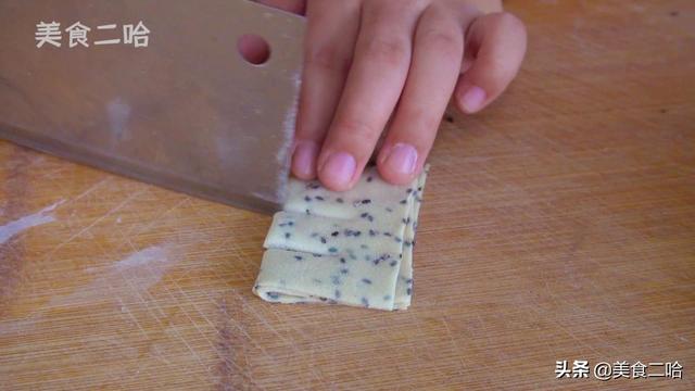 在家里怎样做油炸麻叶，学做传统小吃炸麻叶