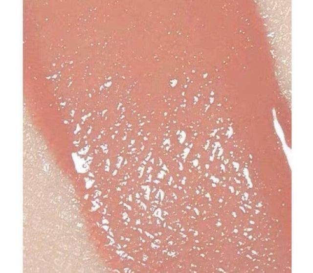 腮红膏哪个好用又持久不掉色，腮红膏它的优点是与肌肤更贴合