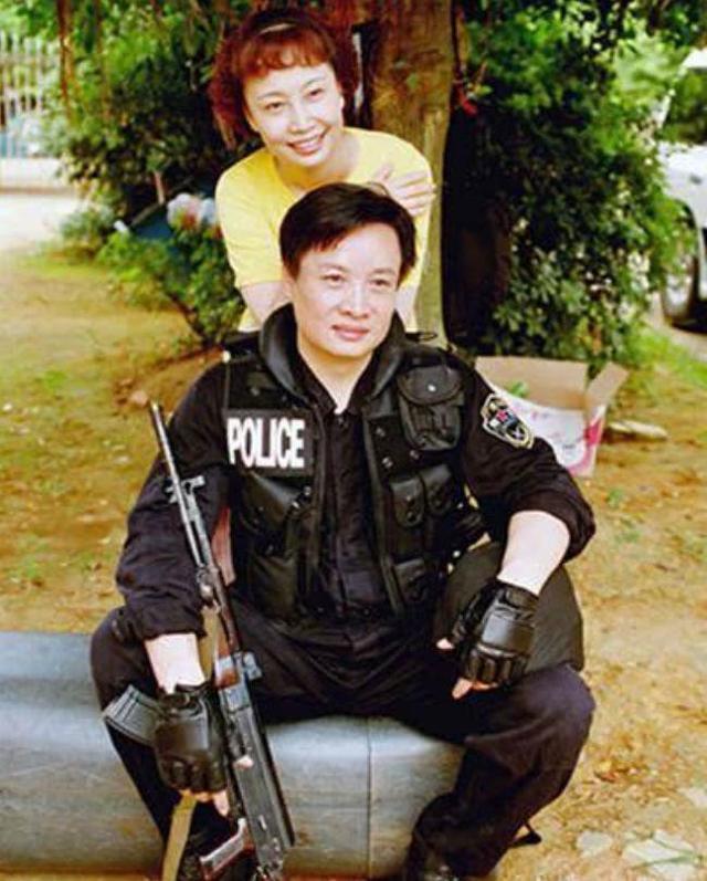 阎维文个人简历及家人，小白杨阎维文25岁娶初恋
