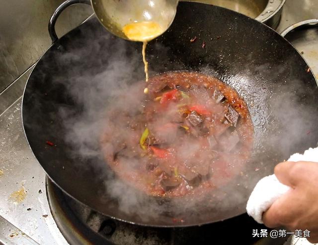 麻辣鸭血的做法，怎样做麻辣鸭血才好吃（鲜香滑嫩不破碎）