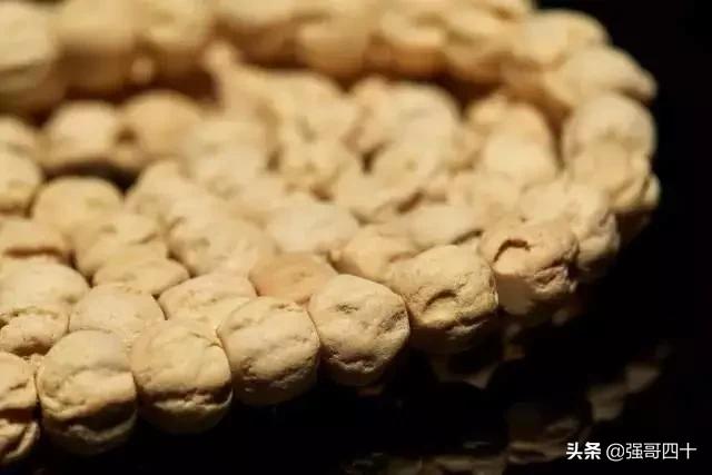 文玩手串怎么盘玩最好，八大热门手串正确把玩姿势