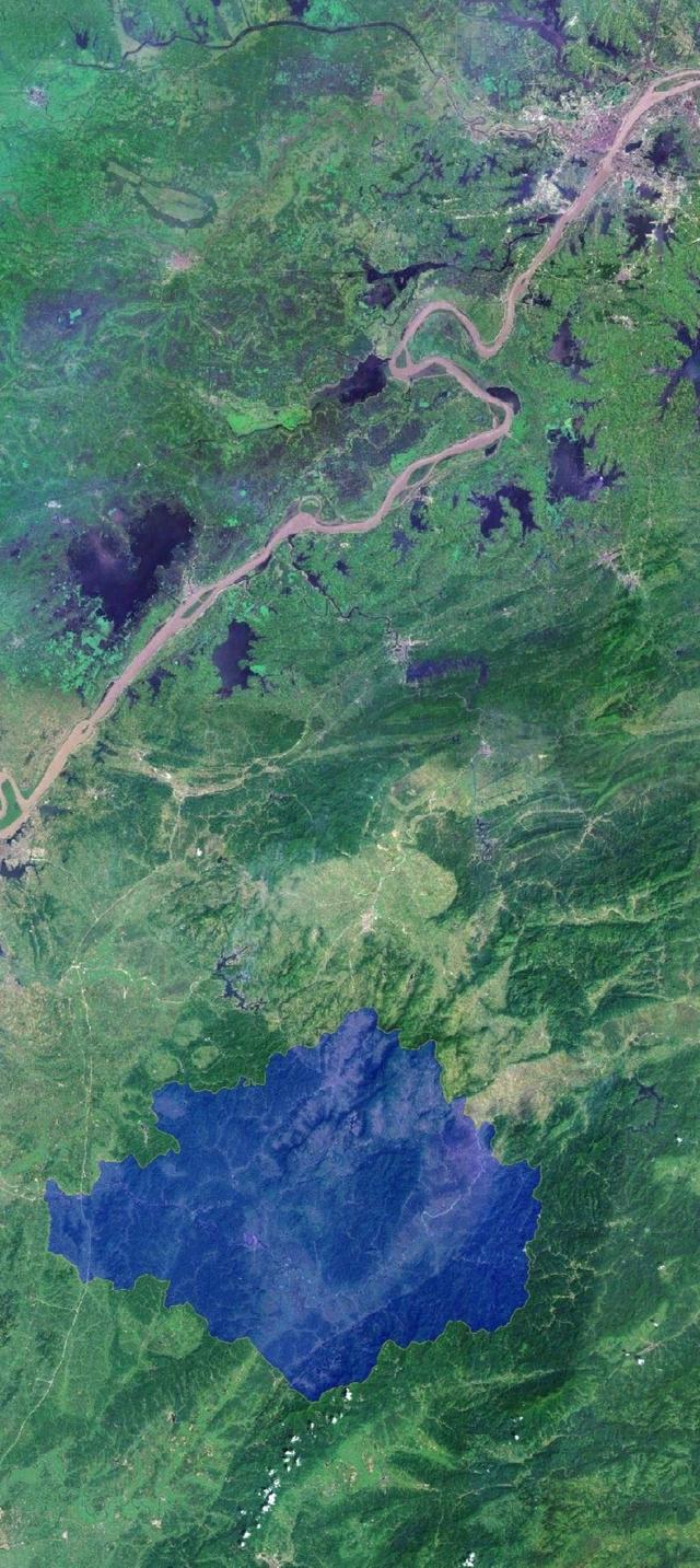 湖南省岳阳市平江县中心城区，湘鄂赣三省交界处