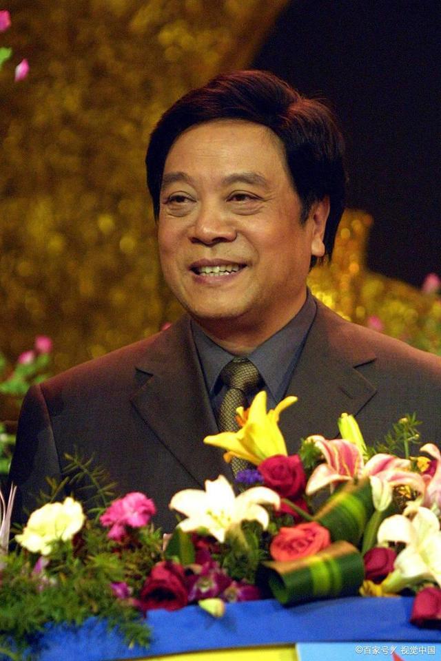 赵忠祥的个人简历，一个时代的声音落幕了