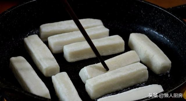 传统老红糖年糕的做法，小时候最爱吃的红糖年糕条