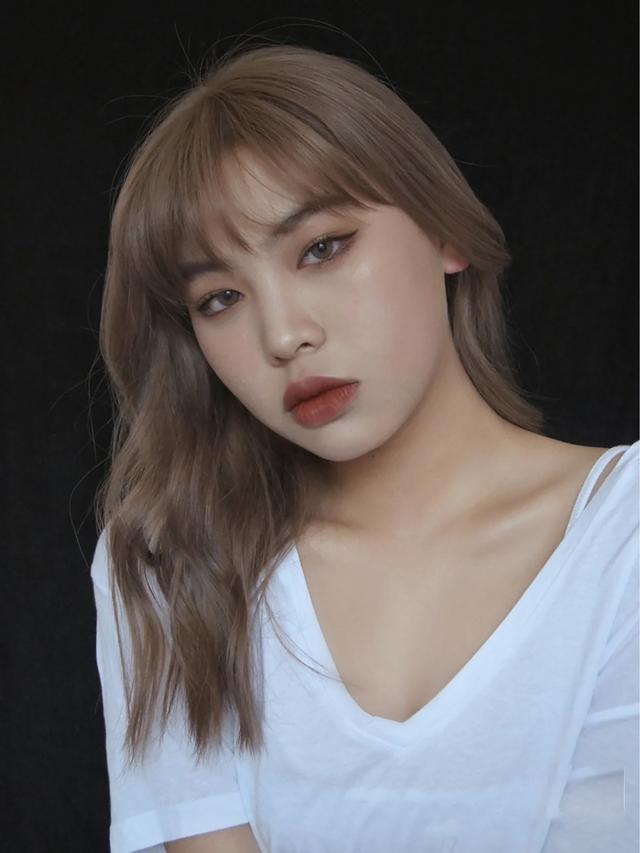 肤色暗黄的人适合染奶茶色发色吗，这5款让黄皮相见恨晚的发色