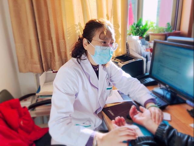 潮热肥胖(潮热会引起什么症状)