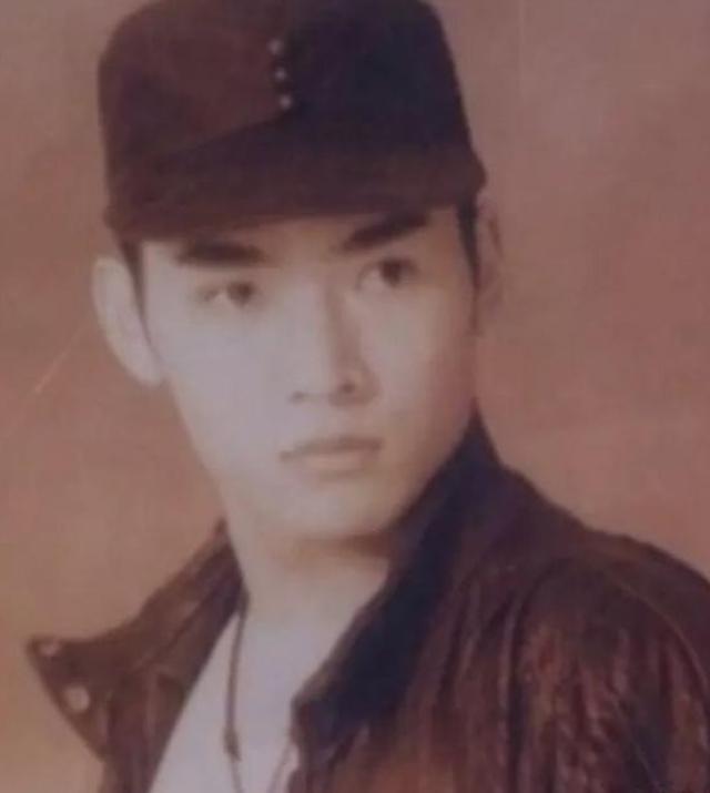 焦恩俊两次婚姻，著名演员焦恩俊：演艺之路坎坷