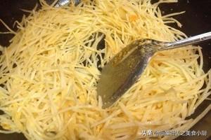 咸蛋黄炒土豆丝，正宗咸蛋黄土豆丝（土豆丝搭配咸蛋黄一起炒）
